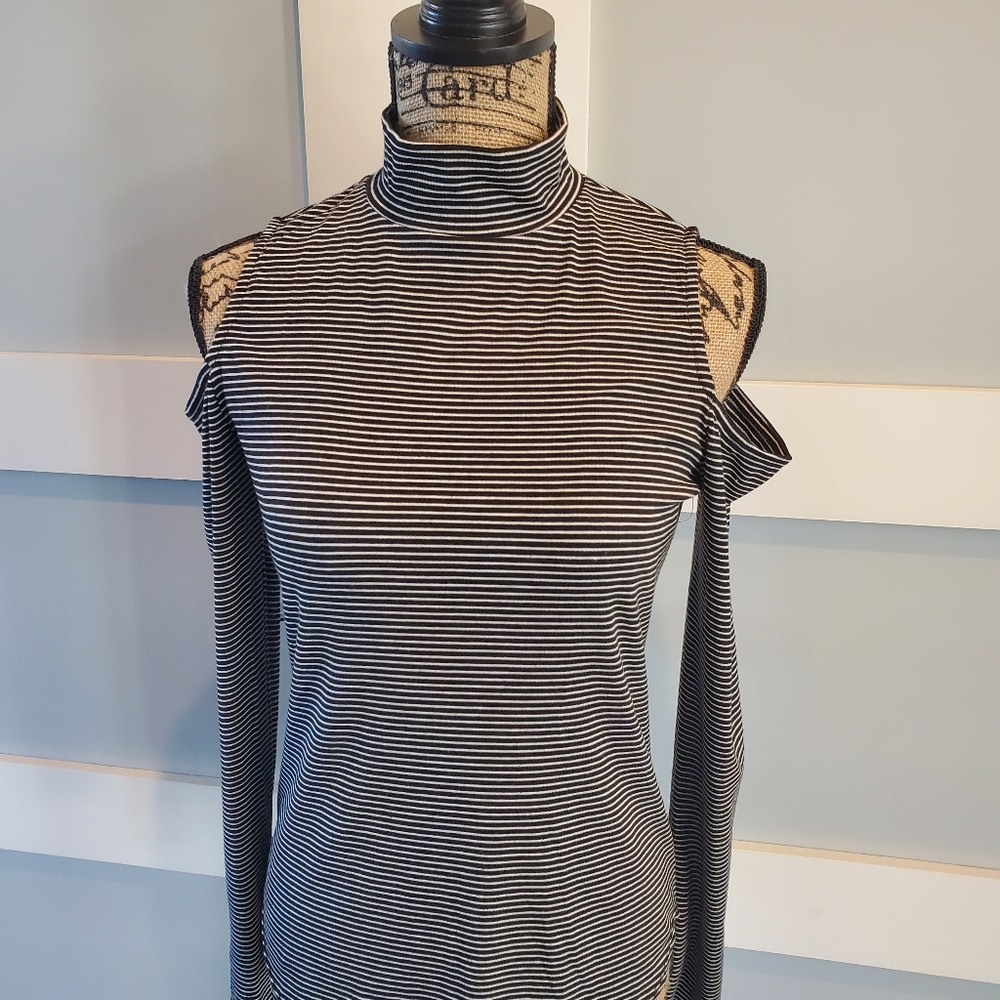 Trouve Cut Out Shoulder Top Size M